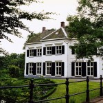 't Hof te Bergen. https://commons.wikimedia.org/wiki/File:Bergen-voor.jpg